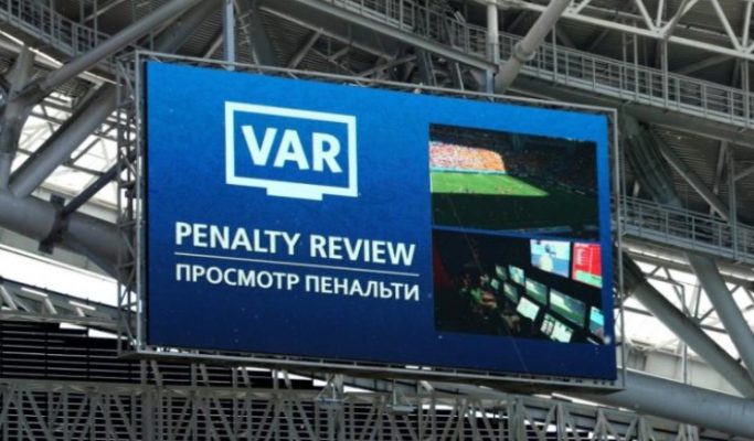 Công nghệ VAR trong bóng đá: Những thông tin thú vị cần biết